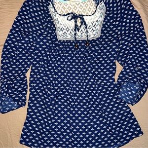 NWOT Light Flowy Aztec Abstract Print Tunic Blouse 3/4 Sleeve Lace Neckline